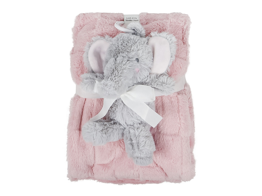 Cobija de peluche rosa con un elefante de peluche gris y listón blanco.