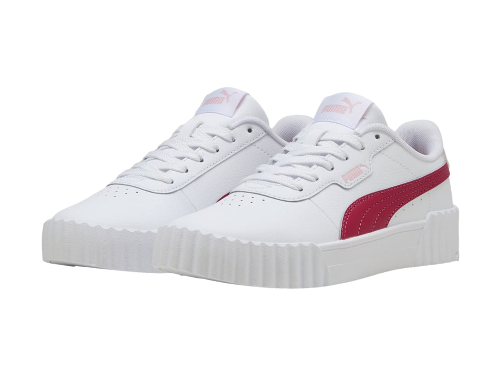 Tenis PUMA Carina 3.0 JR en color blanco con franja y talón en tono rosa y suela de plataforma blanca.
