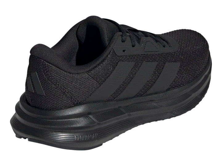 Tenis deportivos Adidas Galaxy 7 en color negro, vista lateral.
