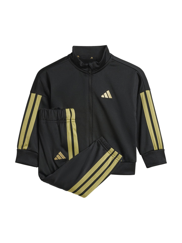 Conjunto deportivo Adidas para niños en color negro con franjas doradas laterales, incluye chaqueta y pantalón.