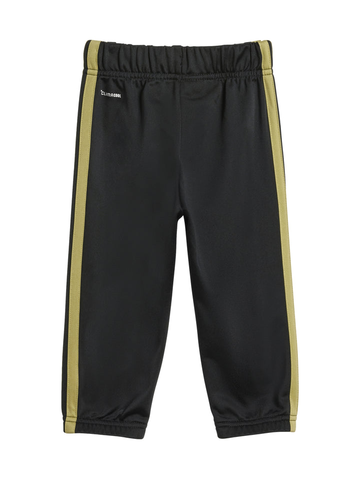 Conjunto deportivo Adidas para niños en color negro con franjas doradas laterales, incluye chaqueta y pantalón.