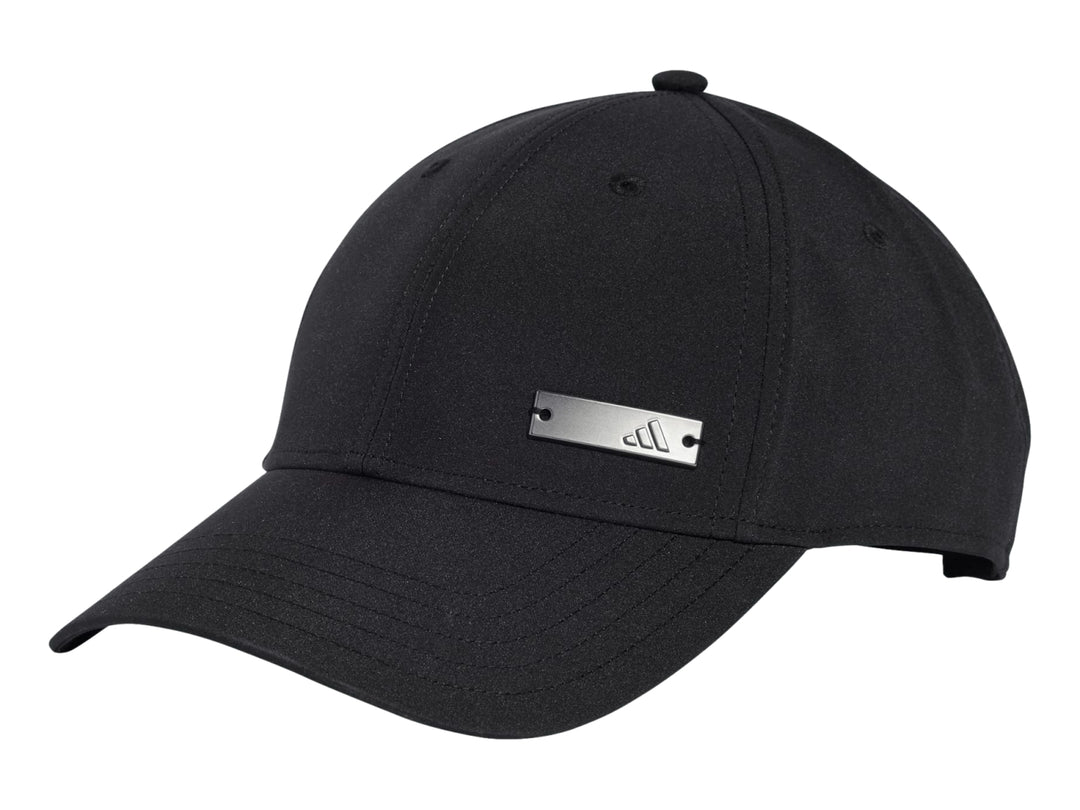 Gorra de béisbol Adidas color negro con placa metálica frontal y visera curva.
