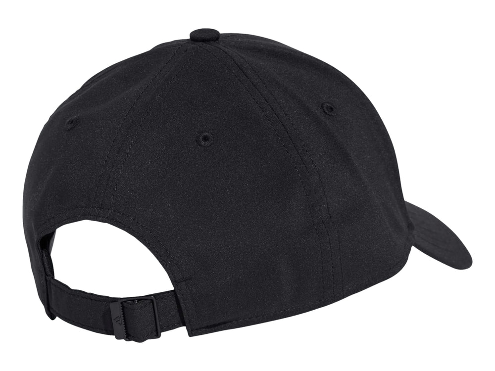 Gorra de béisbol Adidas color negro con placa metálica frontal y visera curva.