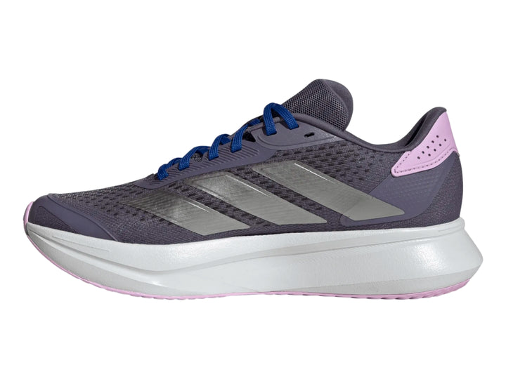 Tenis deportivos Adidas Duramo SL2 en color negro con detalles en azul y morado, suela blanca y franjas plateadas.