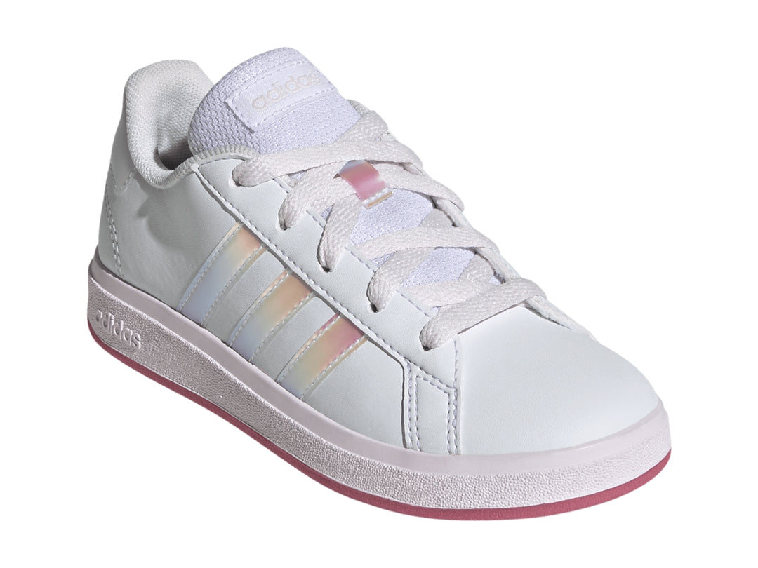 Tenis Adidas blancos con franjas iridiscentes y suela rosa.