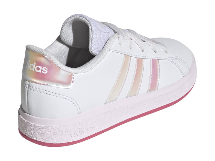 Tenis Adidas blancos con franjas iridiscentes y suela rosa.