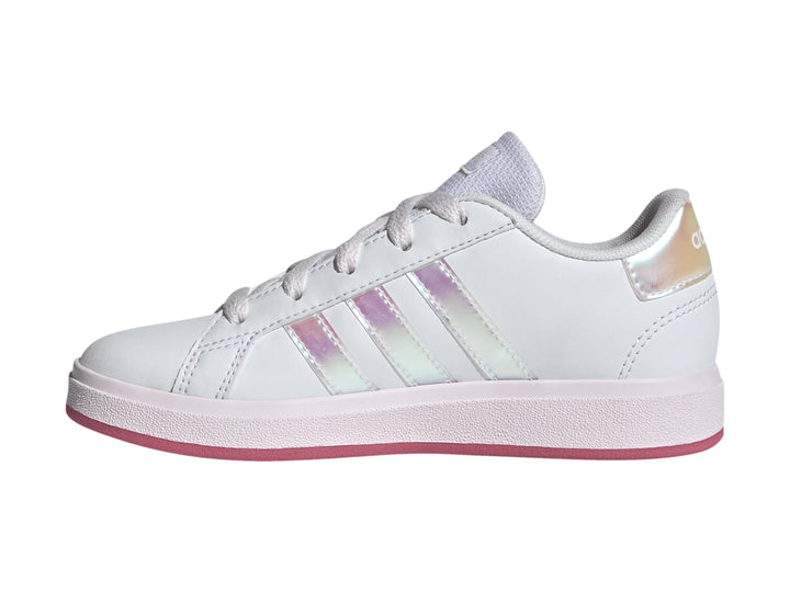 Tenis Adidas blancos con franjas iridiscentes y suela rosa.
