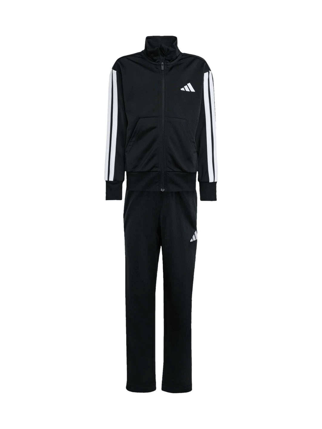 Niño vistiendo un conjunto deportivo Adidas de color negro con franjas blancas en las mangas y pantalones a juego.