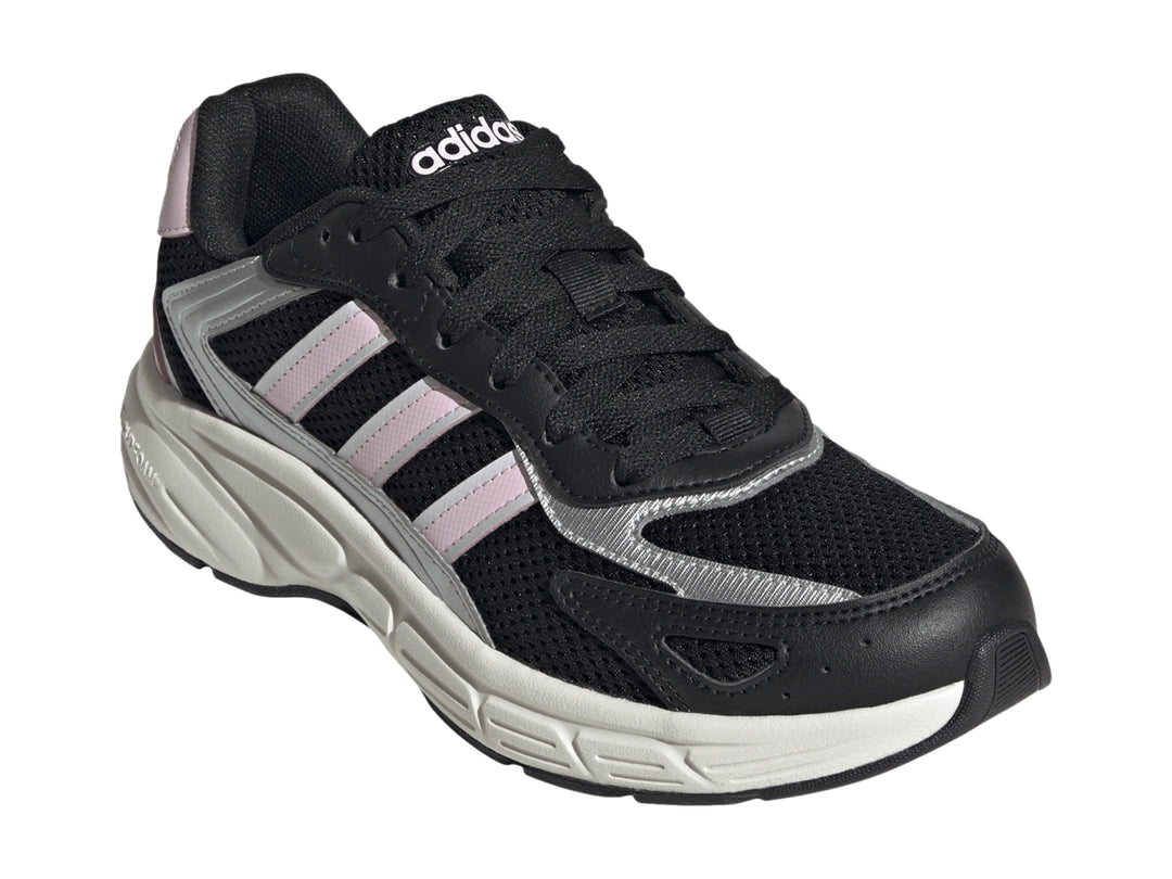 Tenis deportivos Adidas color negro con franjas rosas y suela blanca.