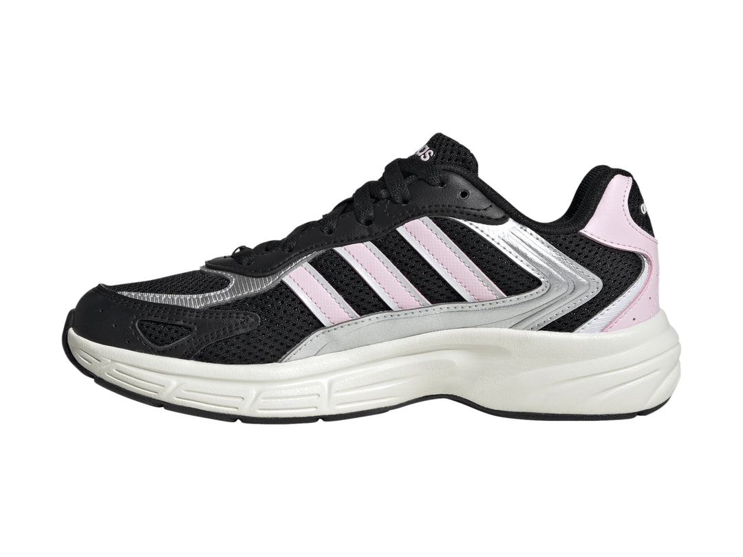Tenis deportivos Adidas color negro con franjas rosas y suela blanca.