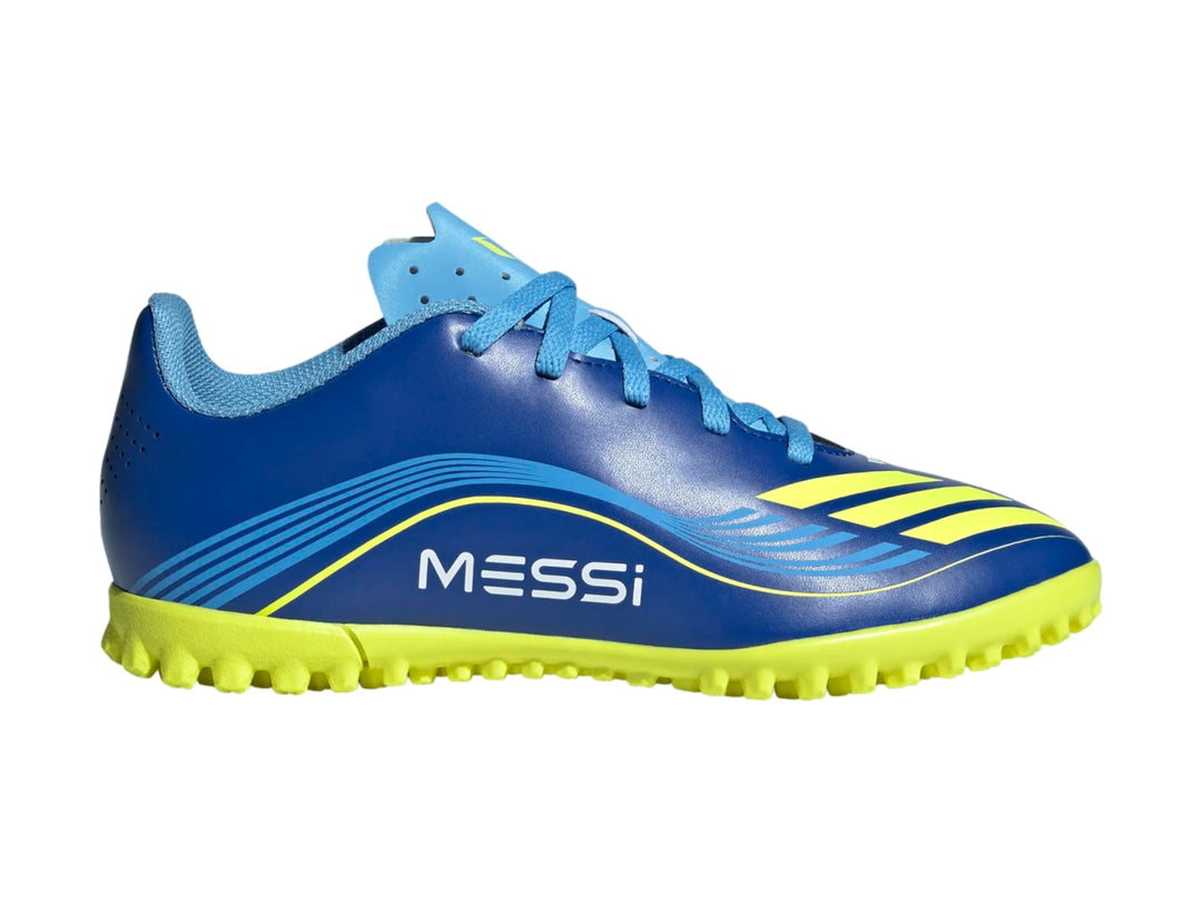 Calzado de fútbol Adidas F50 Messi Club TF en color azul con suela y detalles en amarillo.