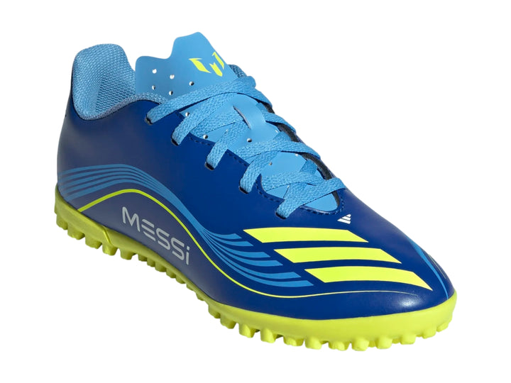 Calzado de fútbol Adidas F50 Messi Club TF en color azul con suela y detalles en amarillo.