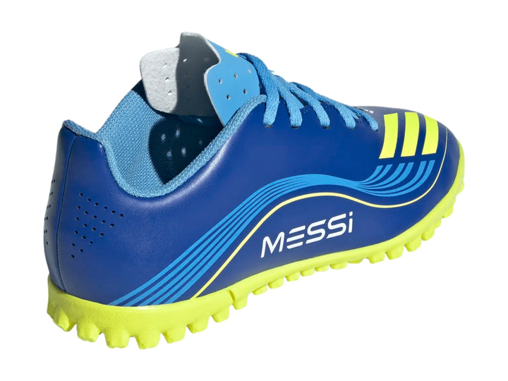 Calzado de fútbol Adidas F50 Messi Club TF en color azul con suela y detalles en amarillo.