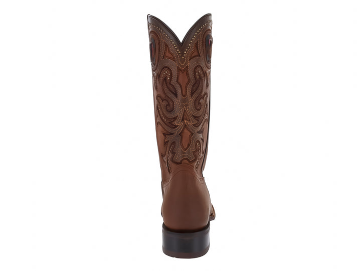 Bota vaquera para mujer en color café con detalles bordados y suela negra.