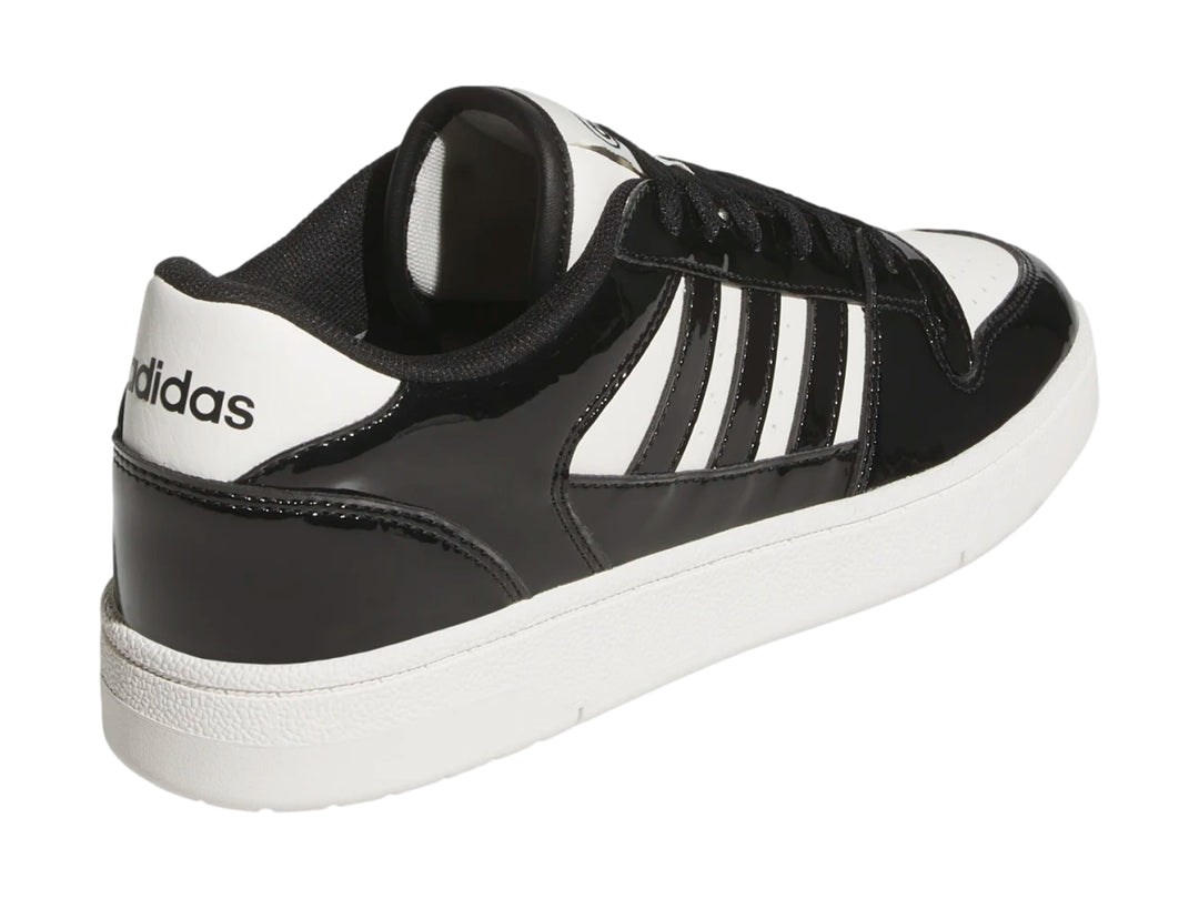Tenis Adidas Break Start Low color negro brillante con franjas y suela blanca.