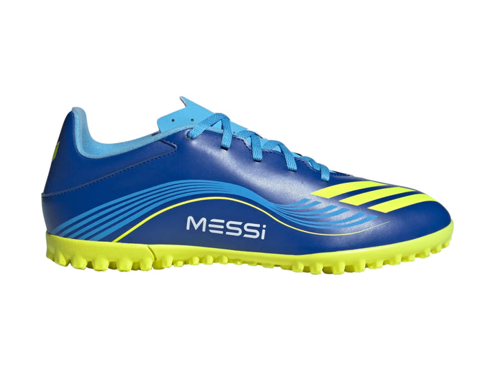Zapato de fútbol Adidas F50 Messi color azul con detalles y suela en amarillo neón.