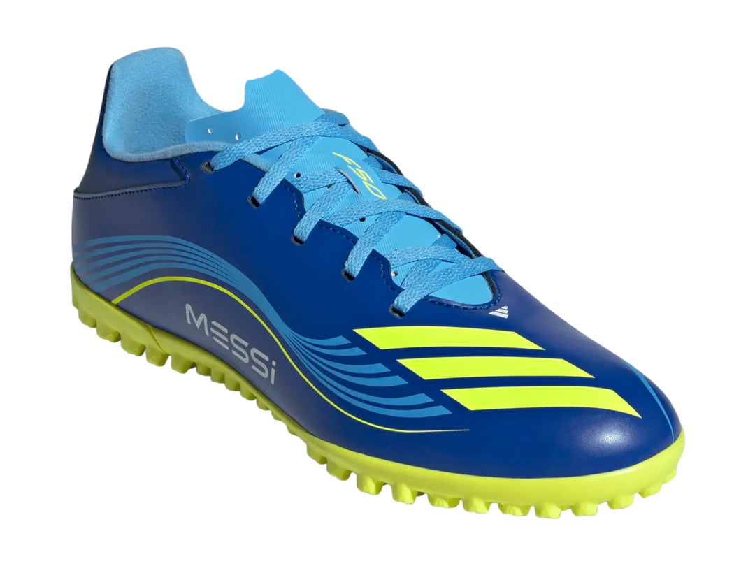 Zapato de fútbol Adidas F50 Messi color azul con detalles y suela en amarillo neón.