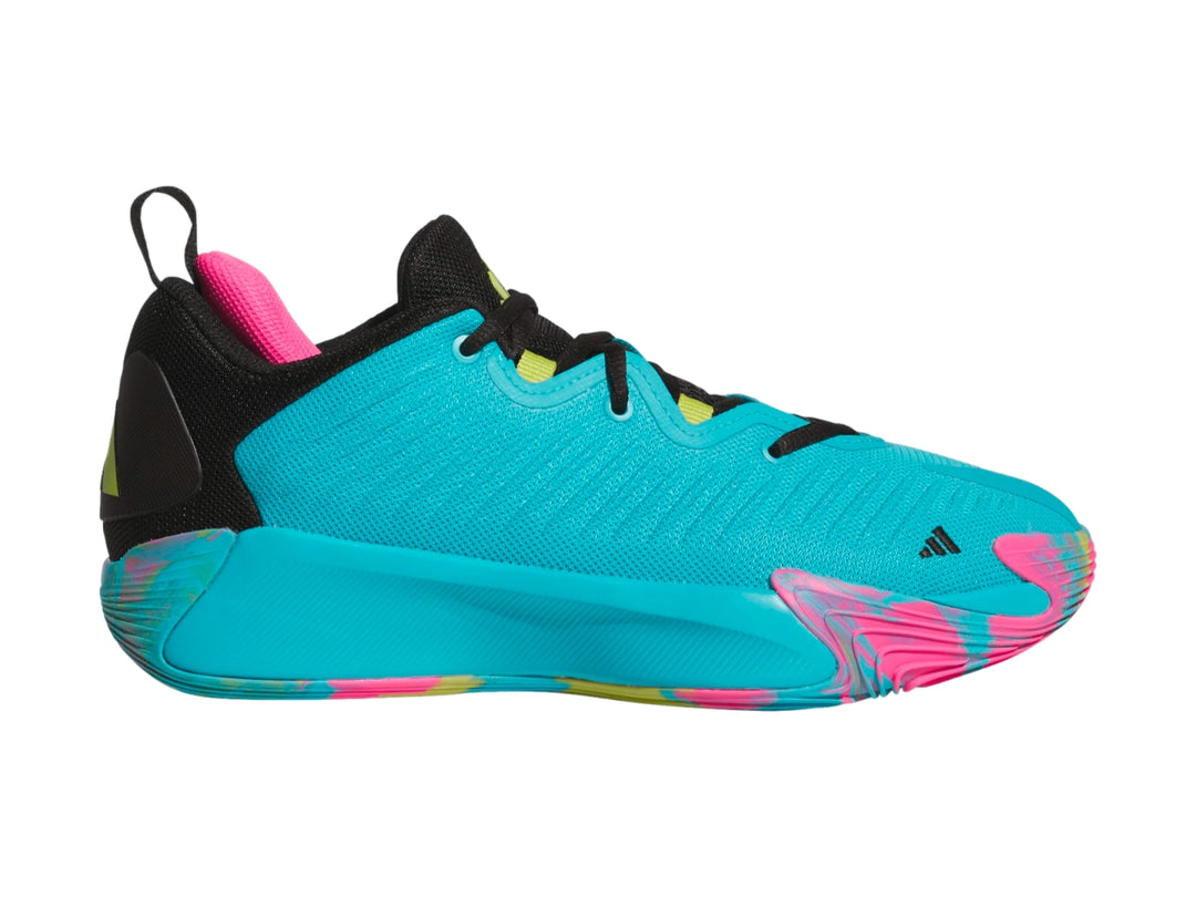 Tenis de baloncesto Adidas color cyan con detalles negros y suela multicolor.