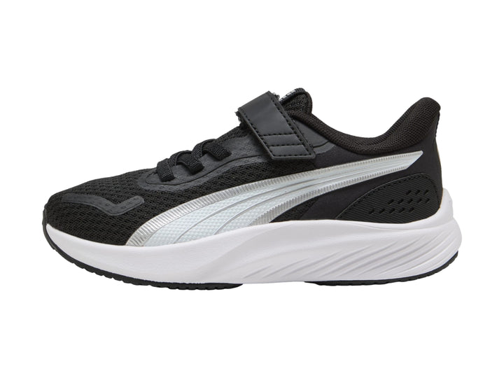 Tenis PUMA negros con suela blanca y detalles en plata para niños.