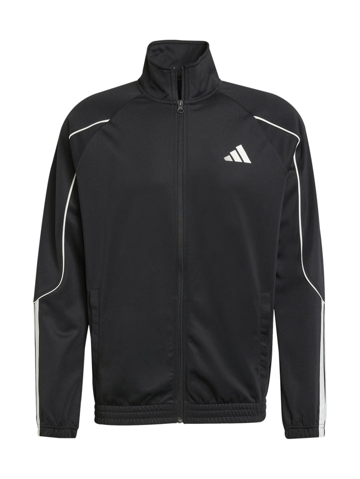 Hombre vistiendo un conjunto deportivo Adidas negro con franjas blancas laterales.
