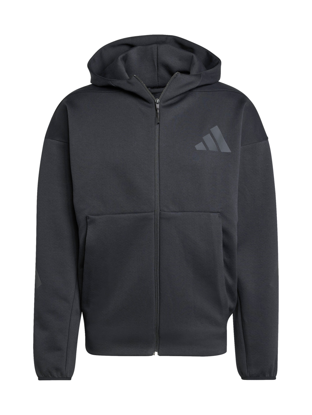 Hombre vistiendo chaqueta deportiva Adidas Z.N.E. de color negro con capucha y cierre frontal.
