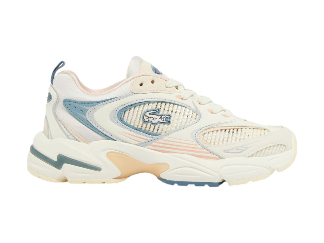 Tenis Lacoste estilo chunky en color blanco roto con detalles en azul y rosa pálido.