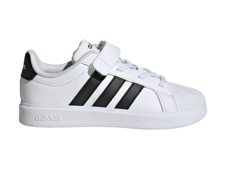 Tenis Adidas blancos con tres franjas negras y correa de velcro.