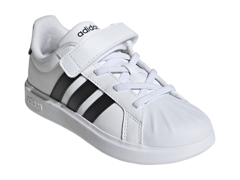 Tenis Adidas blancos con tres franjas negras y correa de velcro.