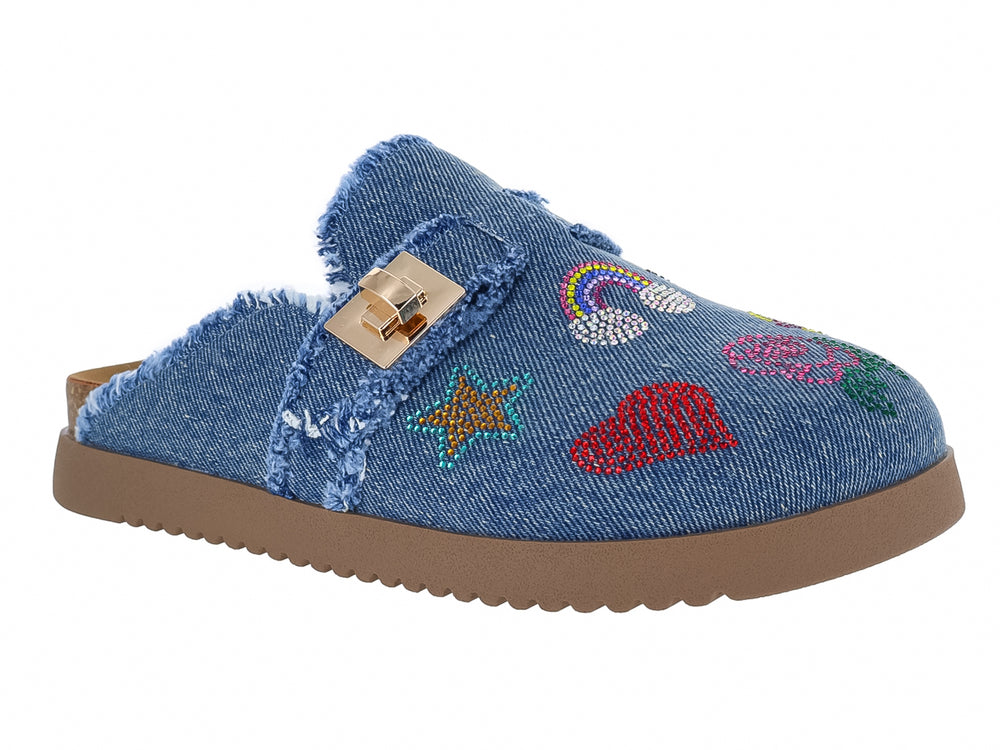 Sandalia Steve Madden de tela denim azul con bordados coloridos y suela marrón dentada.