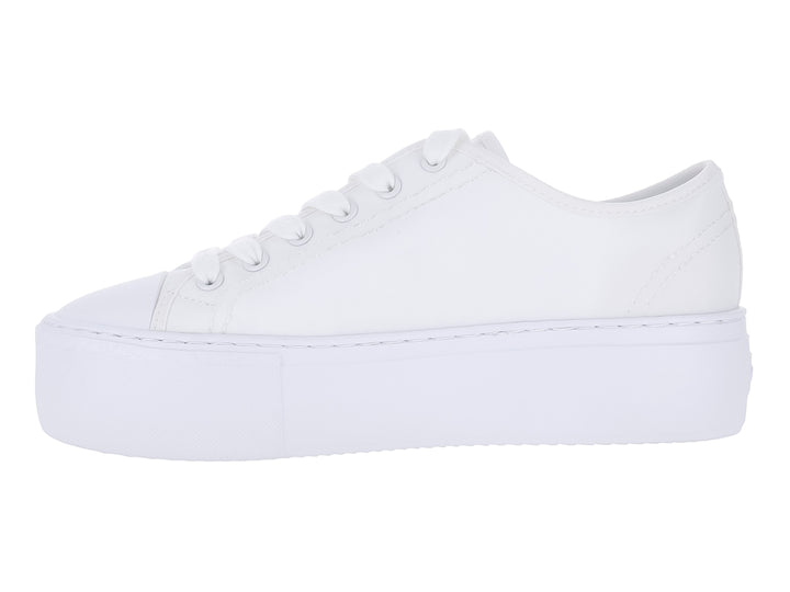 Tenis blancos de plataforma marca Guess con cordones y detalle metálico lateral.