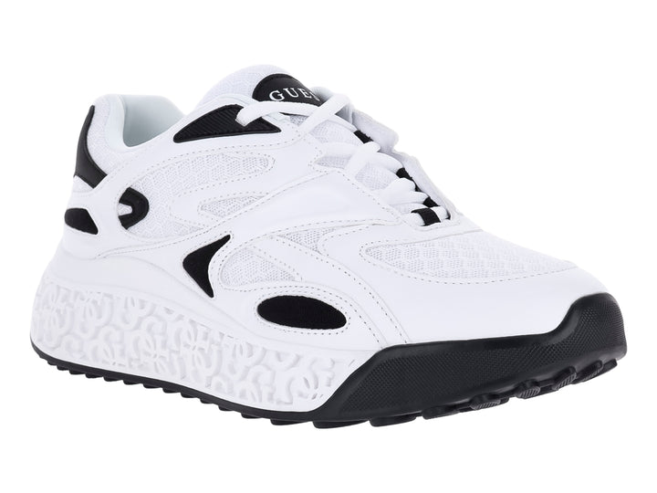 Tenis deportivos Guess color blanco con detalles negros y suela blanca gruesa.