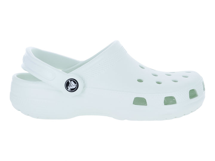 Zuecos Crocs Classic Clog en color menta con correa ajustable trasera.