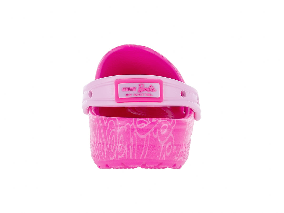 Zuecos Crocs color rosa con temática de Barbie, con adornos y patrones grabados.