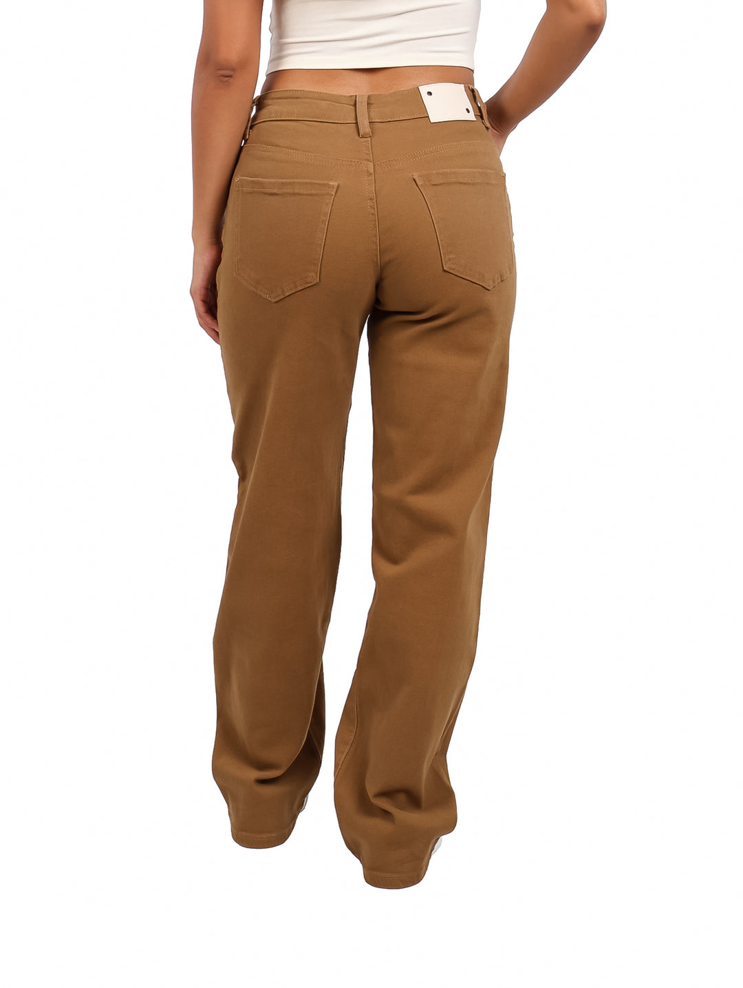 Pantalones color camel con aplicaciones de estrellas en relieve.