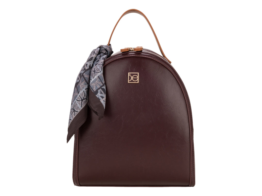 Mochila escolar Cloe color tinto con asa superior y un pañuelo decorativo gris.