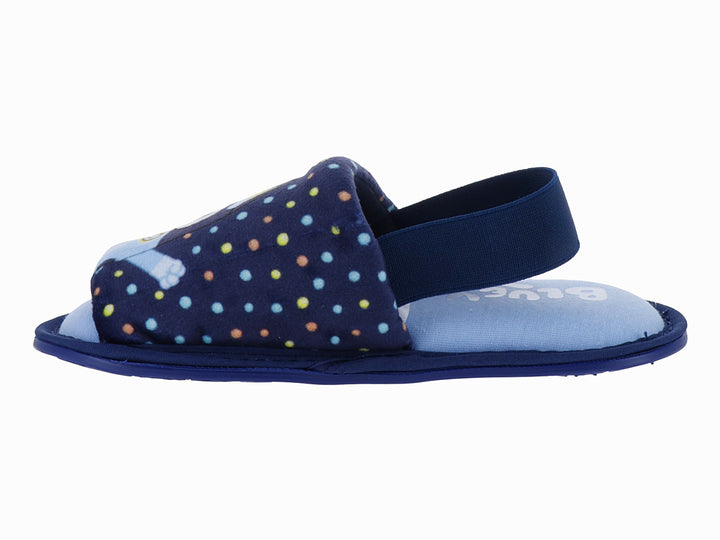 Pantufla azul de la marca ARRA con diseño de lunares coloridos y personaje en el empeine.