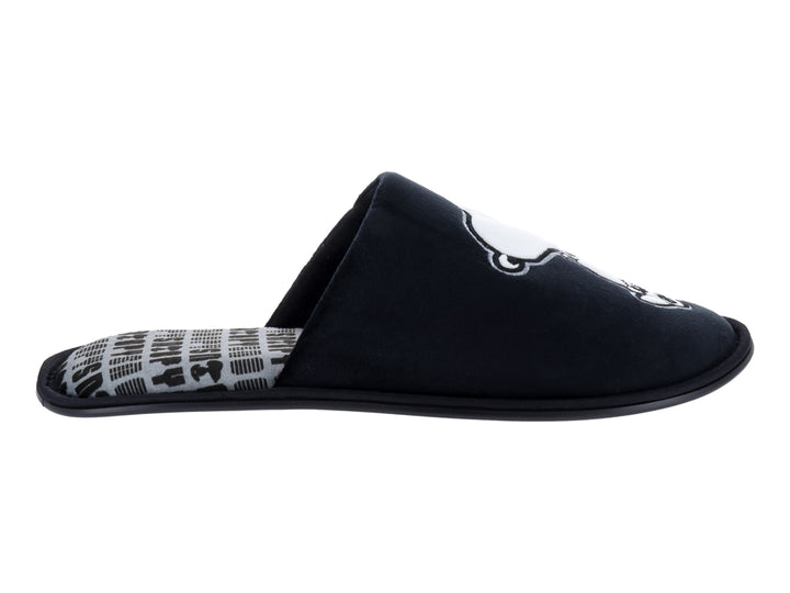 Pantufla negra de tela con detalle blanco y plantilla estampada.