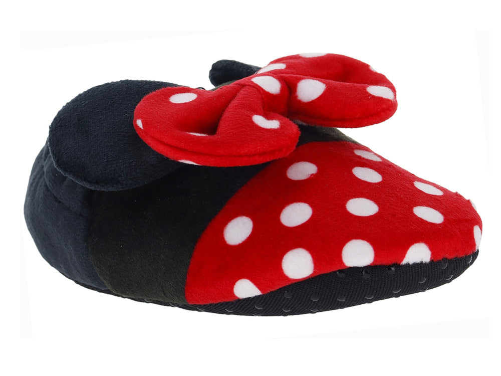 Pantuflas negras y rojas con lunares blancos y orejas decorativas en la parte superior.