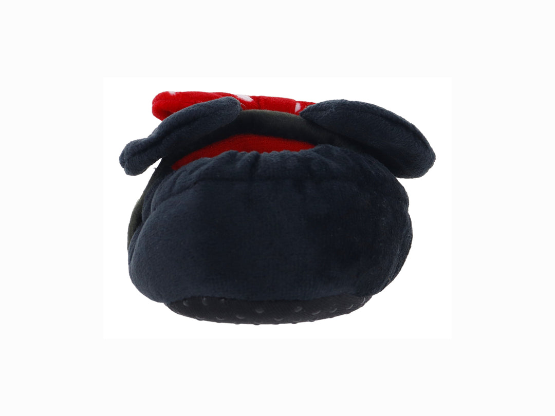 Pantuflas negras y rojas con lunares blancos y orejas decorativas en la parte superior.