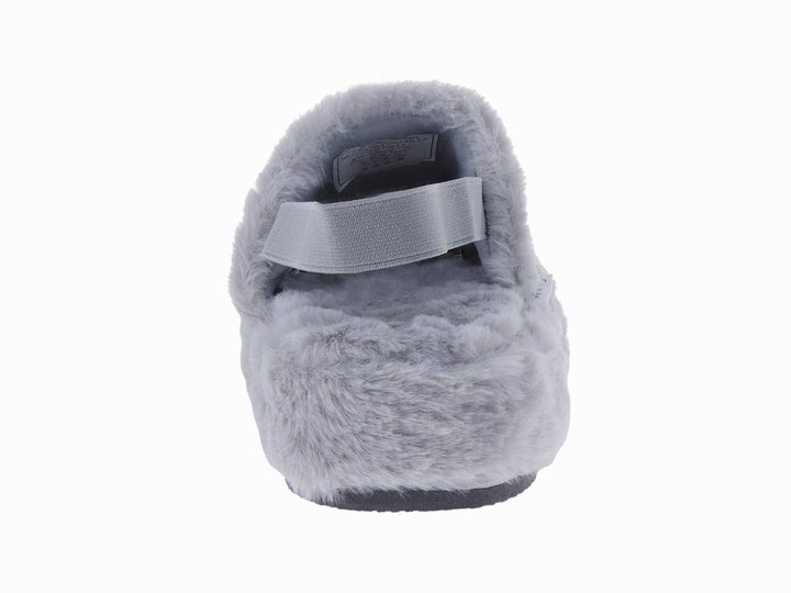 Pantufla gris de material peludo con detalles de estrellas plateadas y correa trasera.