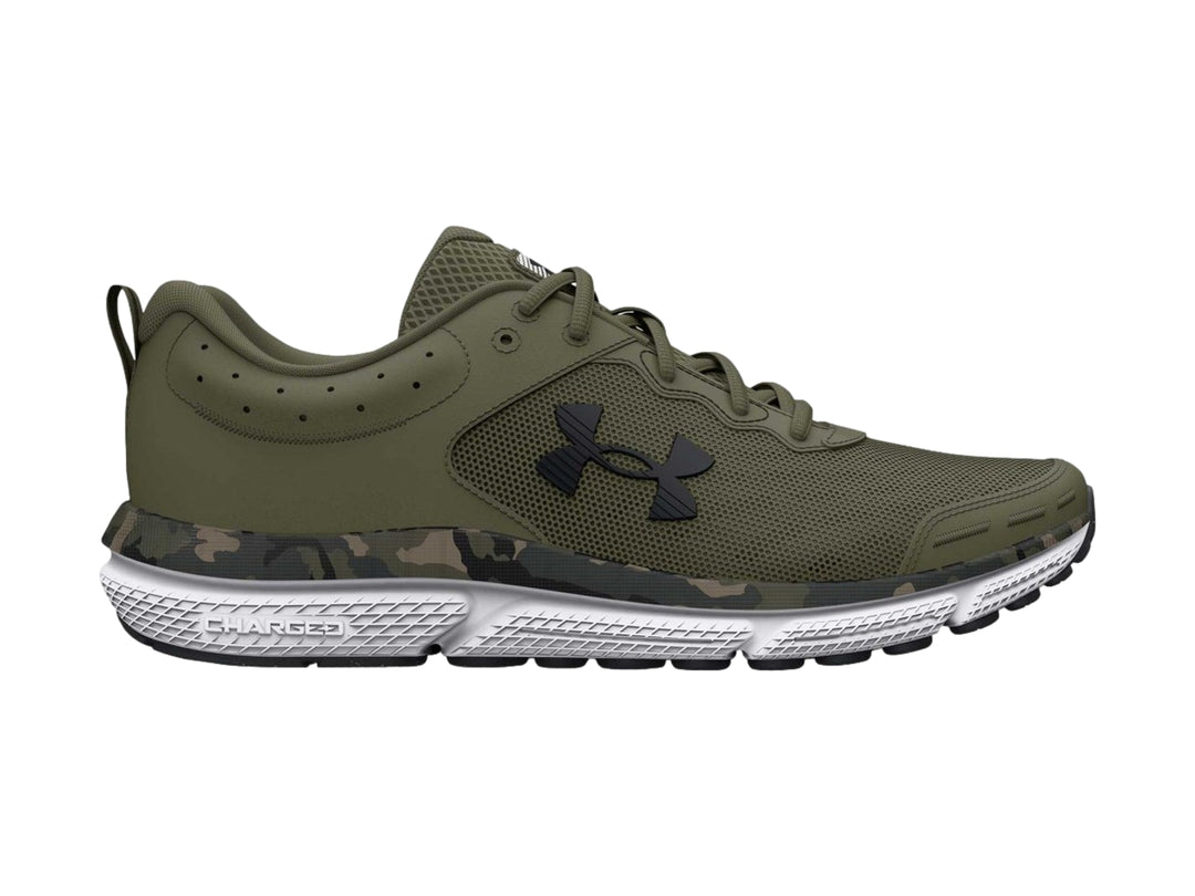 Tenis deportivos Under Armour color verde oliva con detalle de camuflaje y suela blanca.