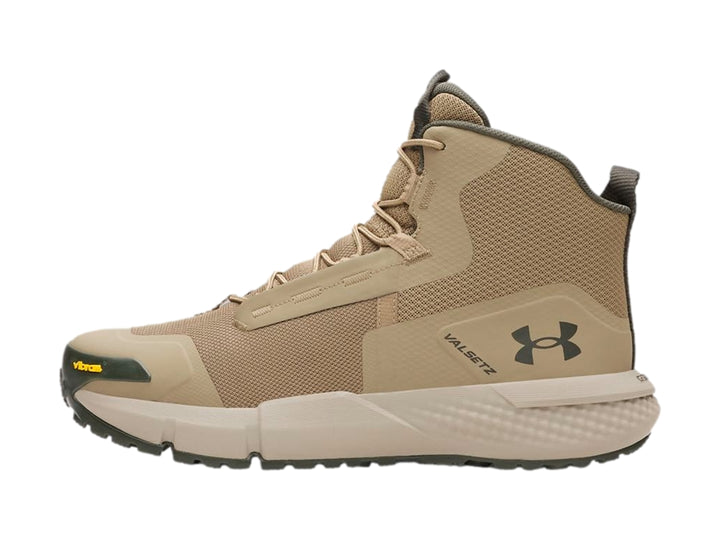 Botín Under Armour Charged Valsetz Mid en color marrón arena con suela robusta.