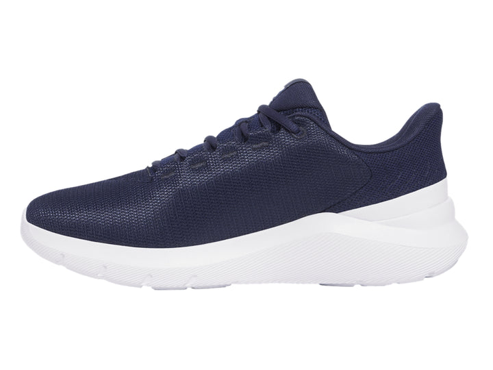 Tenis deportivos Under Armour en color azul marino con suela blanca y logotipo blanco lateral.