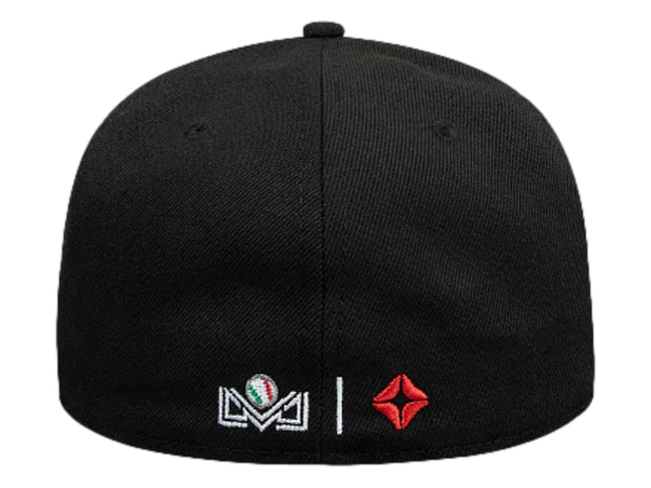 Gorra New Era color negro con logo blanco frontal y visera plana.