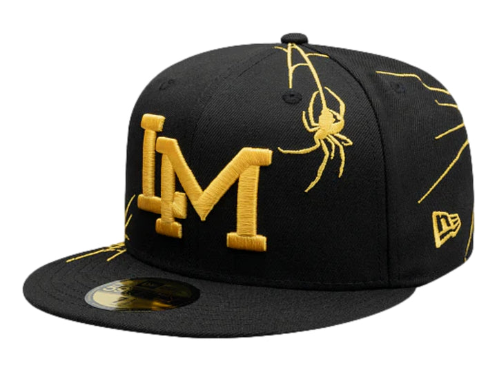 Gorra New Era negra con visera plana, bordado amarillo de letras &