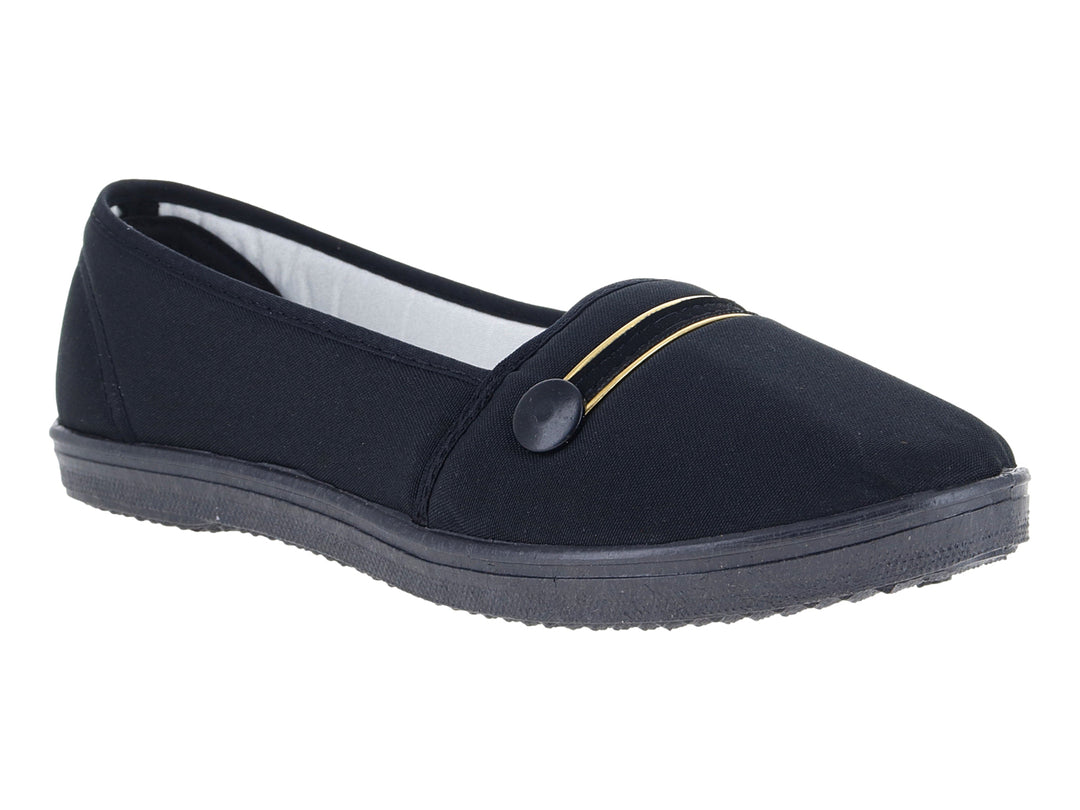 Zapato tipo balerina de tela color negro con detalle decorativo dorado en la parte superior.