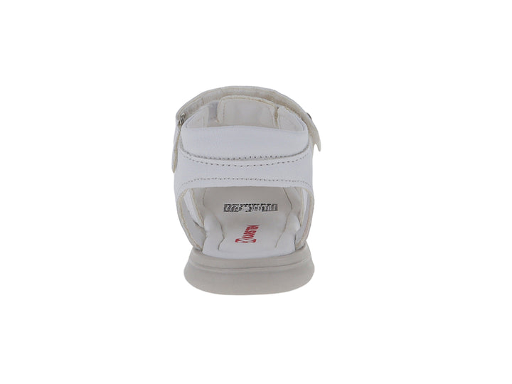 Sandalia blanca para niña con detalle de moño frontal y correa de ajuste con velcro.