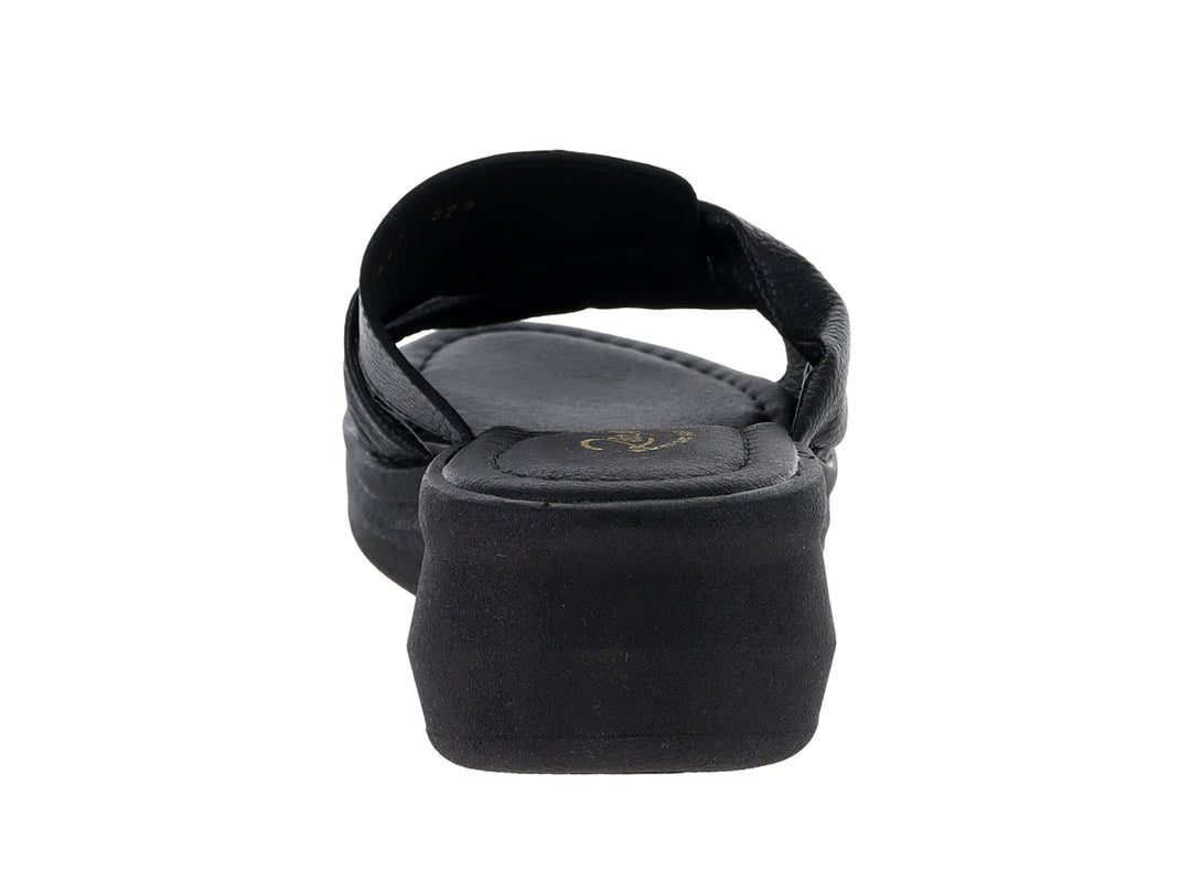 Sandalias Relax color negro con suela de plataforma y tiras con nudo decorativo.