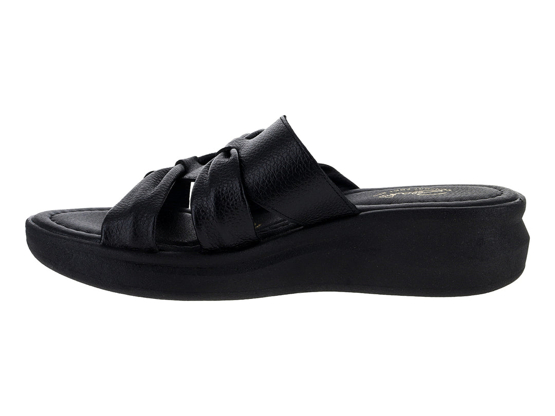 Sandalias Relax color negro con suela de plataforma y tiras con nudo decorativo.