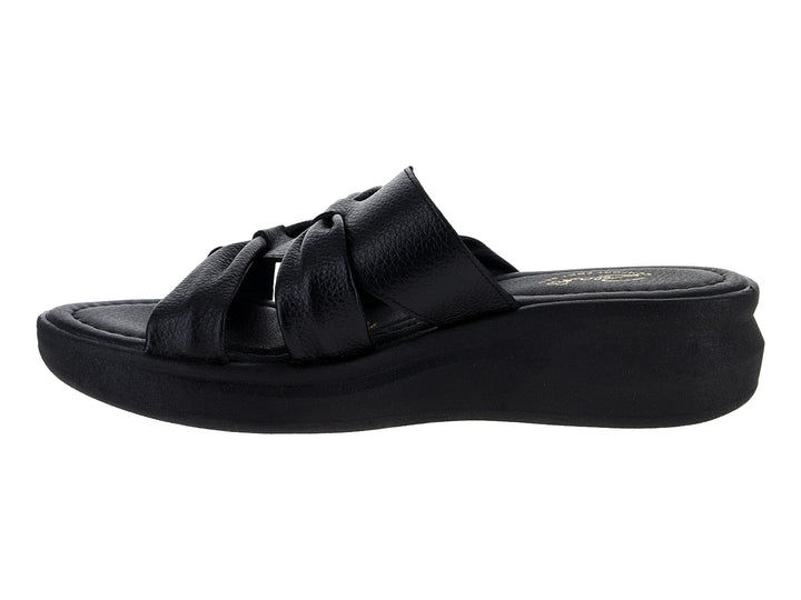 Sandalias Relax color negro con suela de plataforma y tiras con nudo decorativo.